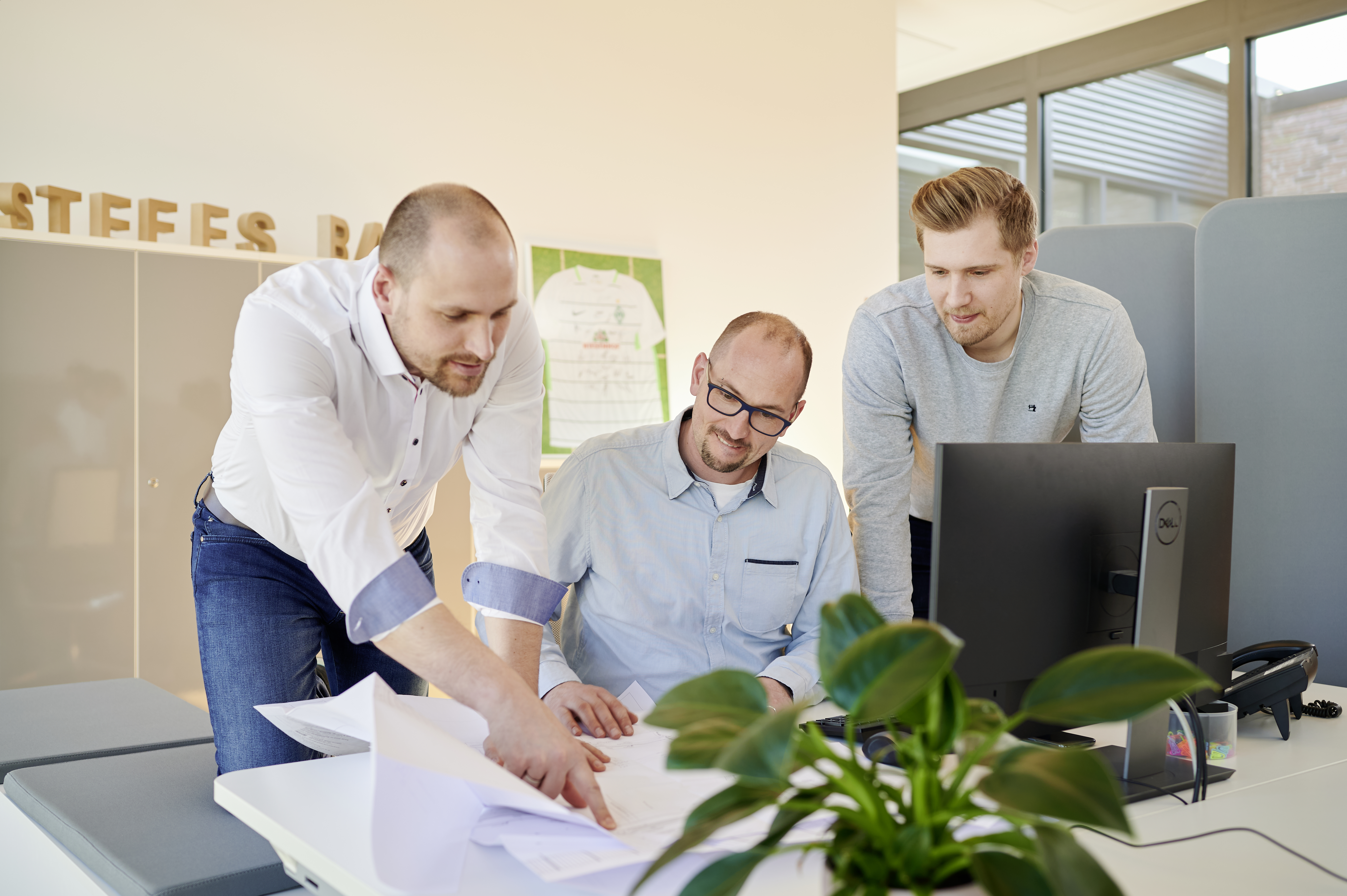 stefes bau Mitarbeiter bei der Teamarbeit