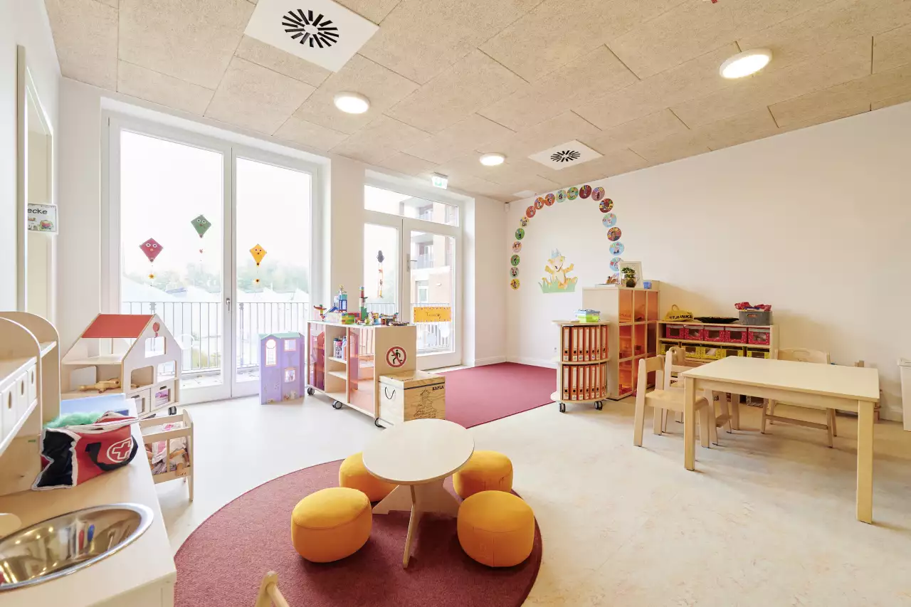 stefes bau Gruppenraum in Kindertagesstätte mit hohem Ausstattungsniveau