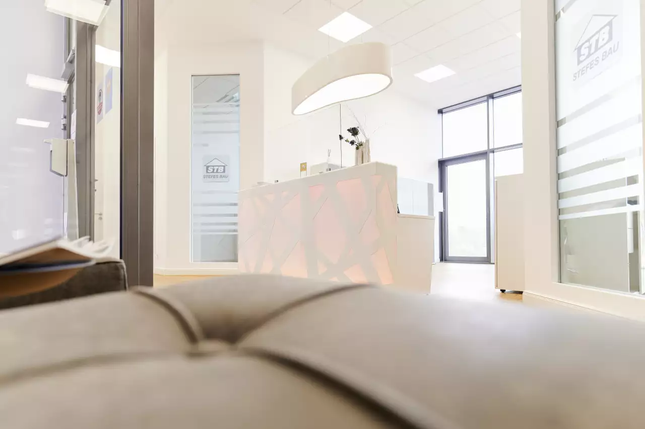 stefes bau Empfang im Verwaltungsitz mit hohem Designniveau