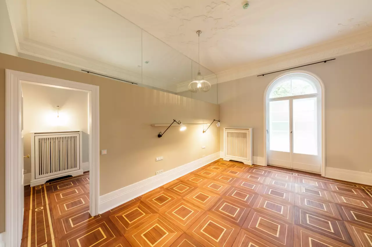 historische Immobilie, Innenraum mit Parkett