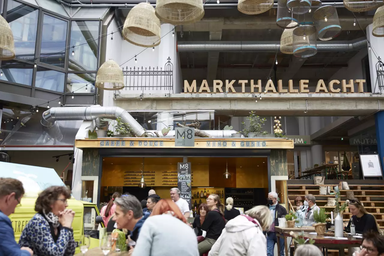Markthalle Acht Bremen, ein Ort der ungezwungenen Begegnung mit Live-Veranstaltungen